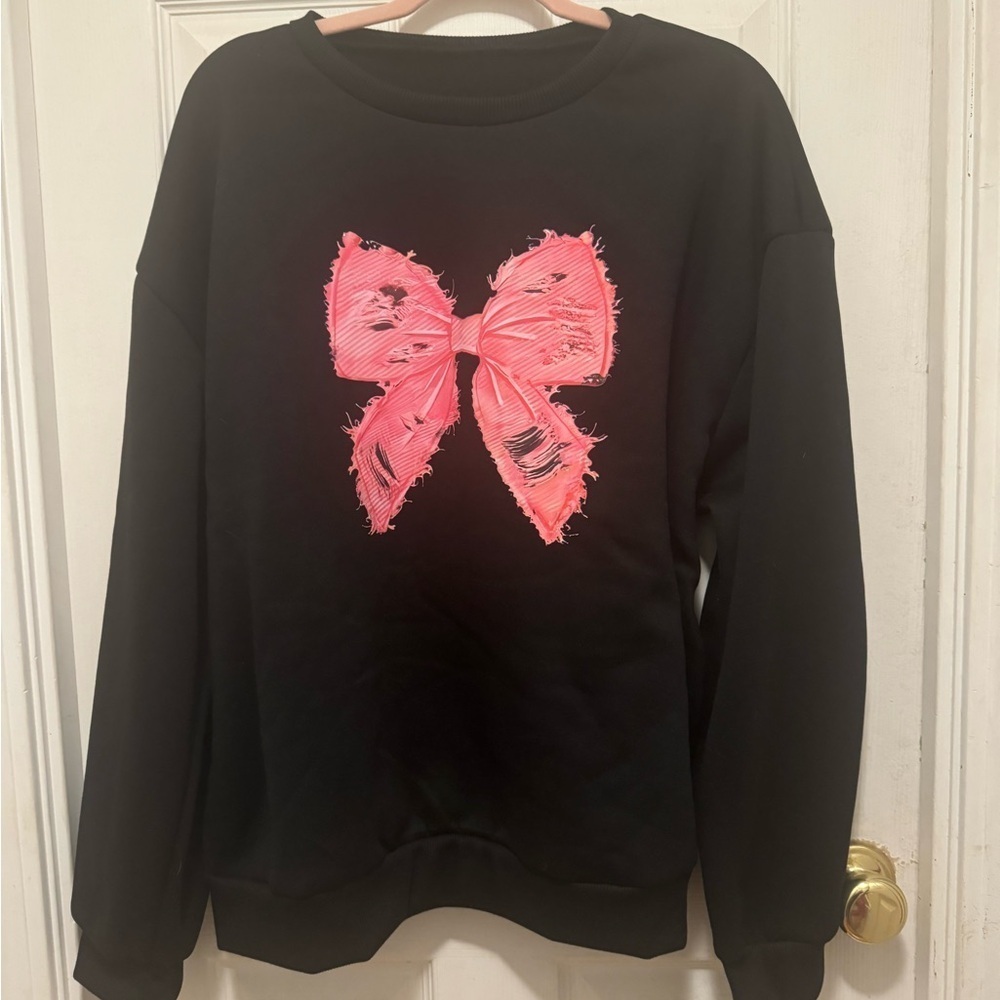 NWOT Plus Size Black and Pink Bow Sweatshirt - Picture 1 of 3